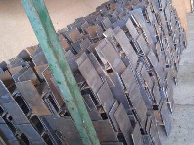 Сейсмодетали H и h для соединения бетонных колец септика